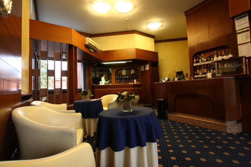 Hotel Lincoln ชินิเซลโลบาลซาโม ภายนอก รูปภาพ